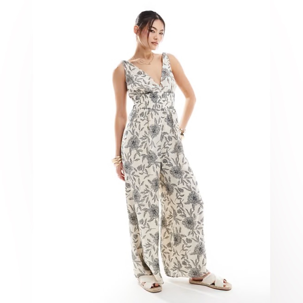 Abercrombie & Fitch Cream & Black Floral Wide-Leg Jumpsuit - Picture 2 of 7